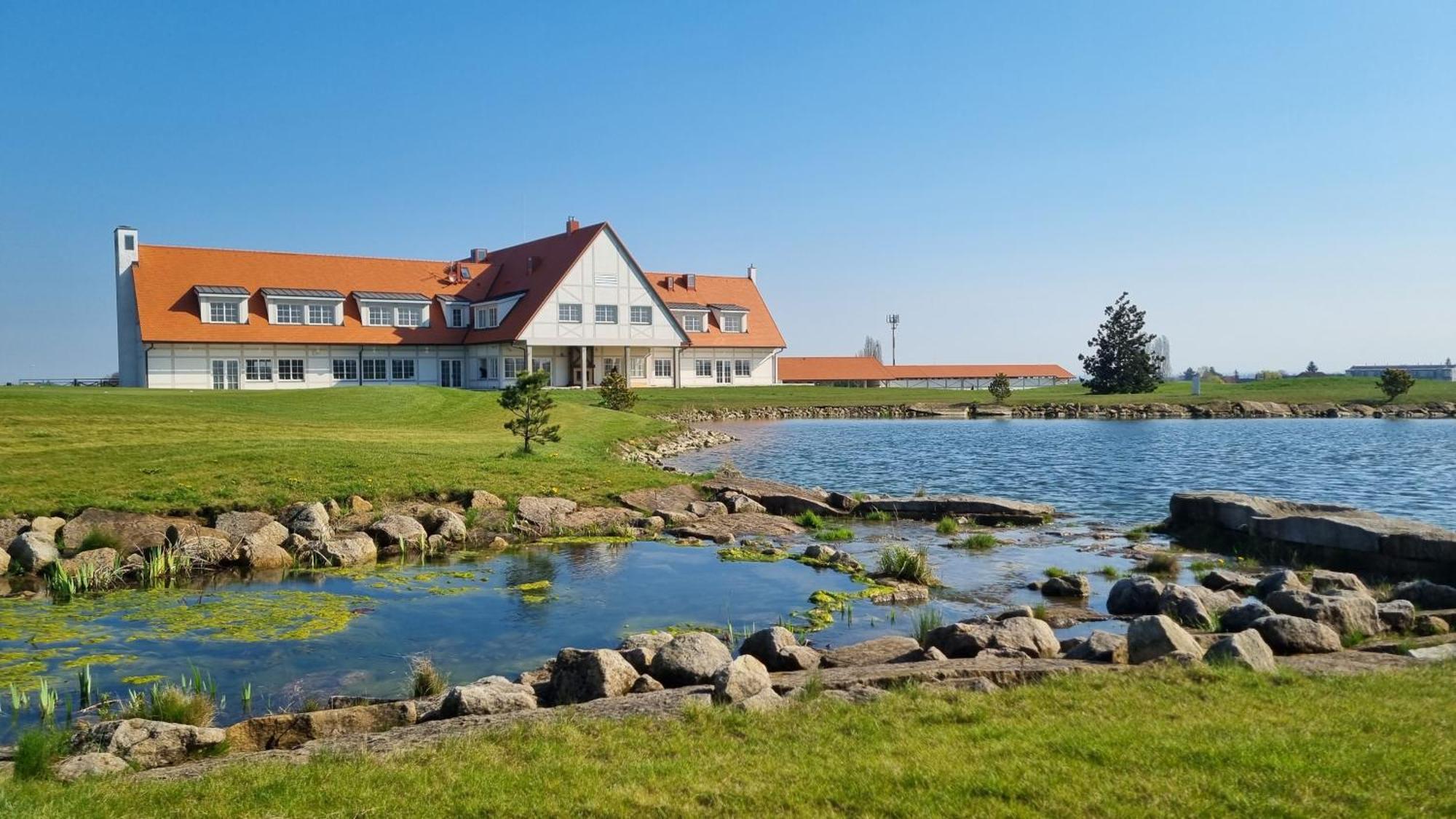 Apartments By Prague City Golf Exterior photo